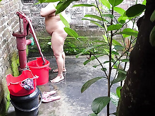 I See My Aunty Going To Take A Bath After I Hugged And Fucking Ass