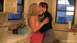 Big Thick Curvy Lesbians Danielle And Friend! Fingering And Ing!