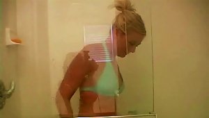 Homemade Clip With Amateur Blondie Taking A Shower
