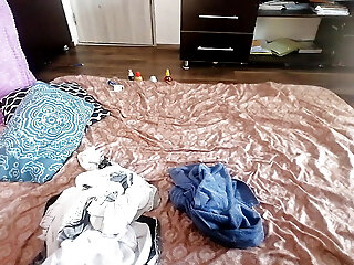 My Wife Gives Me A Handjob And I Ejaculate. Amateur Couple, Crazy Sex In The Bedroom.