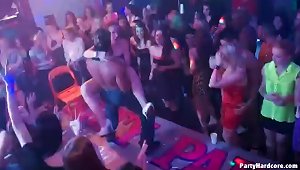 Night Club Scene Turns Wild As Ladies Get Frisky
