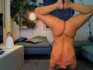 Cute Amateur Brunette Naughty In Solo Jerking Show On Camera