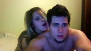 Kinky  Amateur Babe Convinces Her Boyfriend To Fuck In Webcam Show