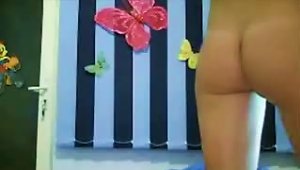 Cutie Shows Her Sexy Body In Webcam Vid