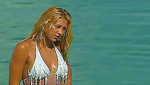 Incredibly Hot Anna Kournikova's Beach Photo Session