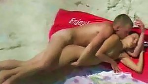 Teen Couple  Habing Sex In The Beach