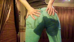 Amateur Pees Her Jeans And Makes A Mess