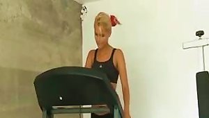 Insane Blonde Girl In The Gym