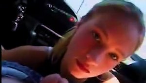 Cute Girl Blows Bf In Car