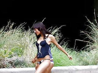 Sexual Threesome Yesenia Rock With Her Girlfriend Are Horny